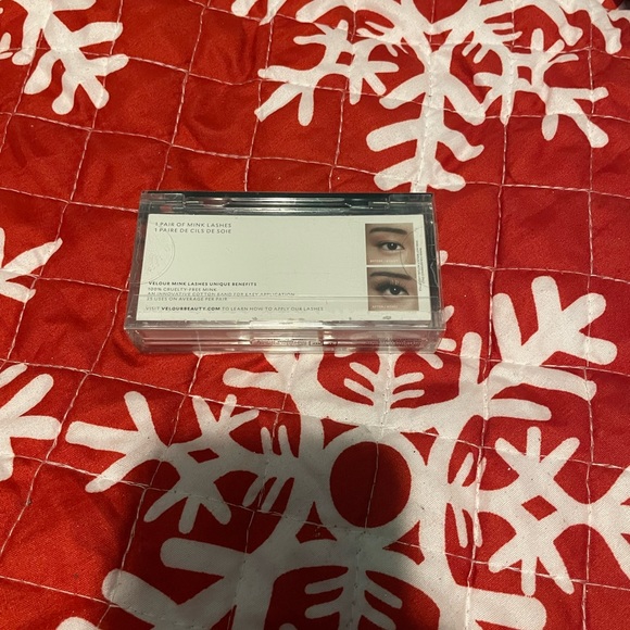 VELOUR LASHES!! - Picture 2 of 2